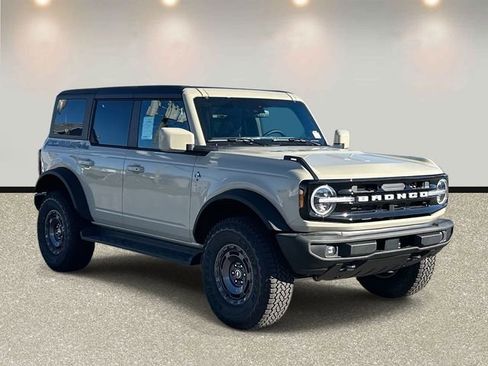 New 2025 Ford Bronco Outer Banks w/ Sasquatch Package AWD/4WD image 3