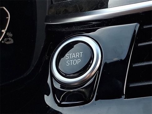 Used 2020 BMW 530e xDrive w/ Premium Package image 24