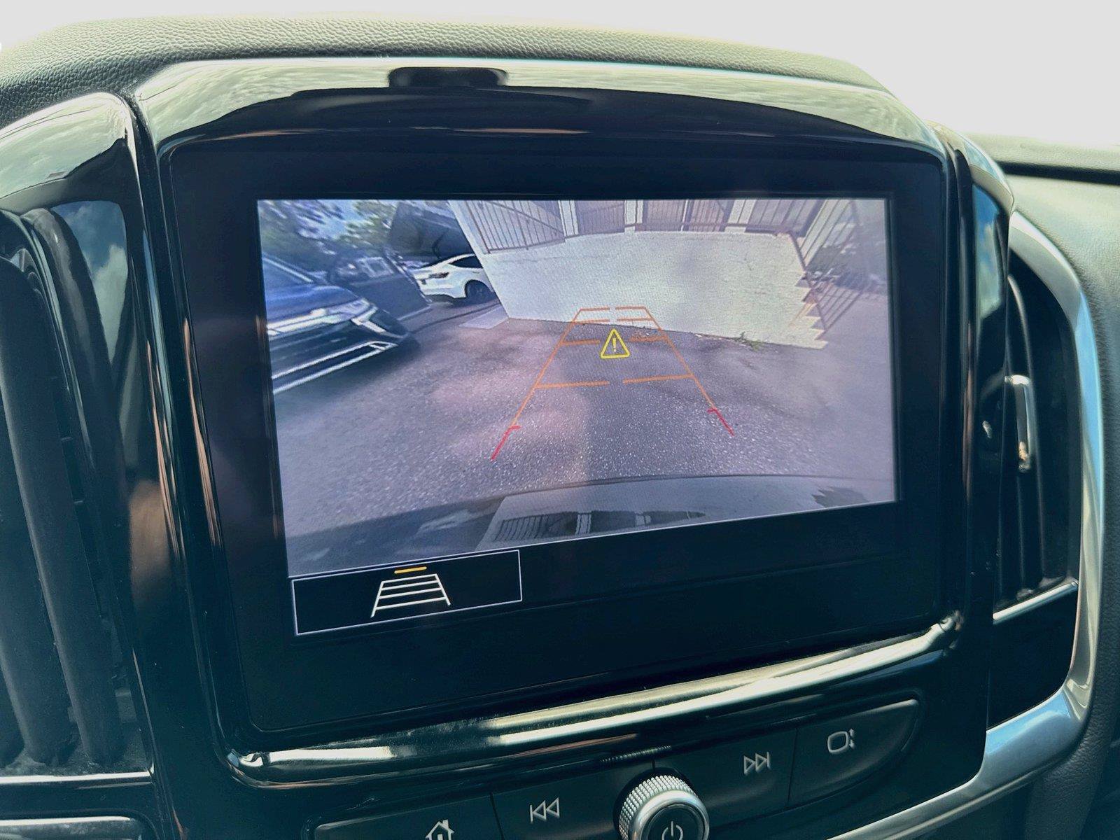 Used 2021 Chevrolet Traverse LT FWD image 17