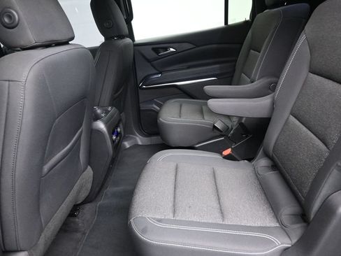 Used 2025 Chevrolet Traverse LT w/ Driver Confidence Package FWD image 15