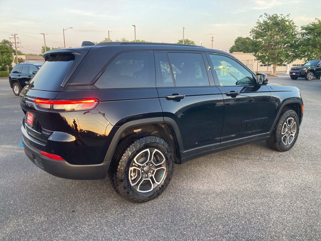New 2024 Jeep Grand Cherokee Trailhawk w/ Advanced Protech Group II AWD/4WD image 5