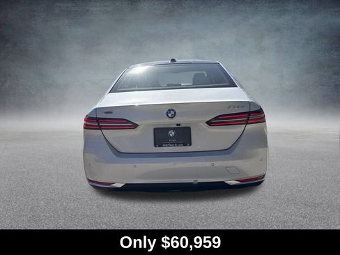 Used 2026 BMW 530i xDrive w/ Premium Package AWD/4WD image 4