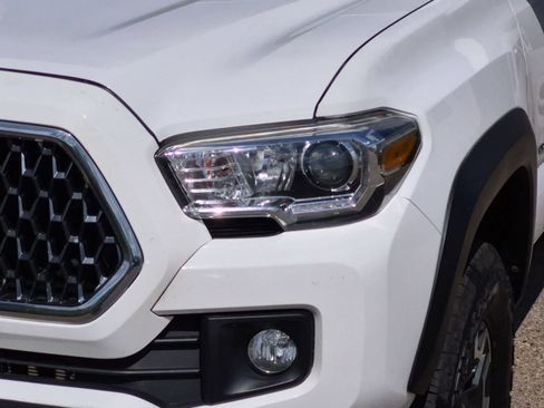 Used 2019 Toyota Tacoma TRD Off-Road AWD/4WD image 11