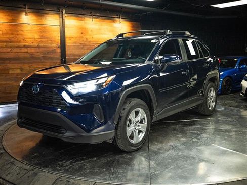 Used 2022 Toyota RAV4 XLE w/ Convenience Package AWD/4WD image 2