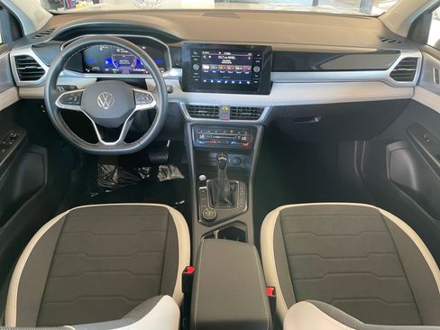 Used 2025 Volkswagen Taos SE image 33