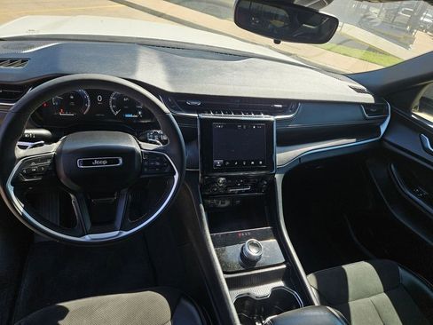 Used 2024 Jeep Grand Cherokee L Laredo image 16