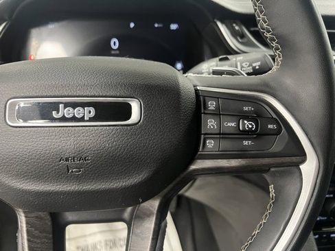 Used 2023 Jeep Grand Cherokee Limited image 30
