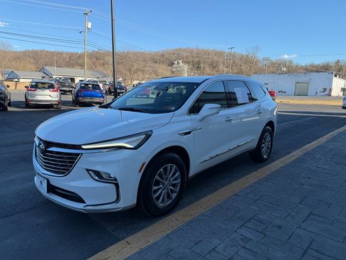 Used 2024 Buick Enclave Premium image 4