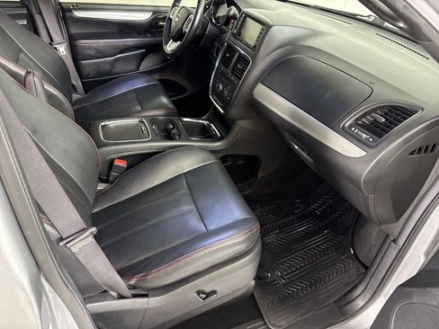 Used 2019 Dodge Grand Caravan GT image 12