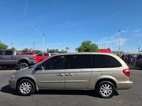 Used 2003 Chrysler Town & Country LX image 2