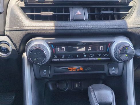 Used 2020 Toyota RAV4 XLE AWD/4WD image 18
