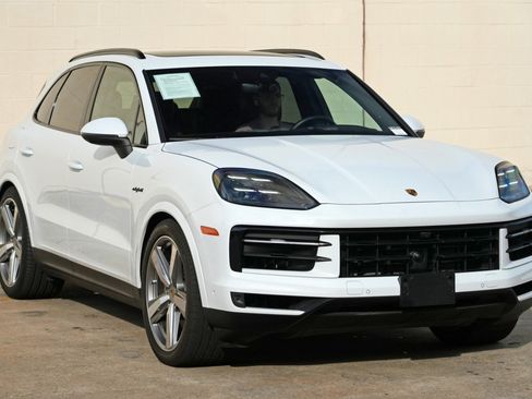 Used 2024 Porsche Cayenne AWD/4WD image 56