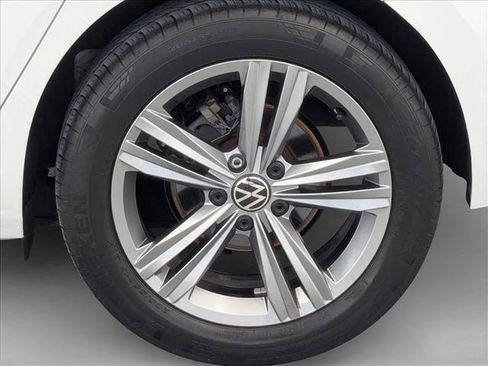 Used 2023 Volkswagen Jetta SE w/ Panoramic Sunroof Package FWD image 23