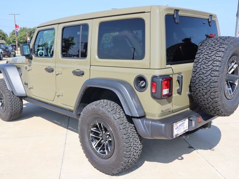 Used 2025 Jeep Wrangler Unlimited Sport AWD/4WD image 7