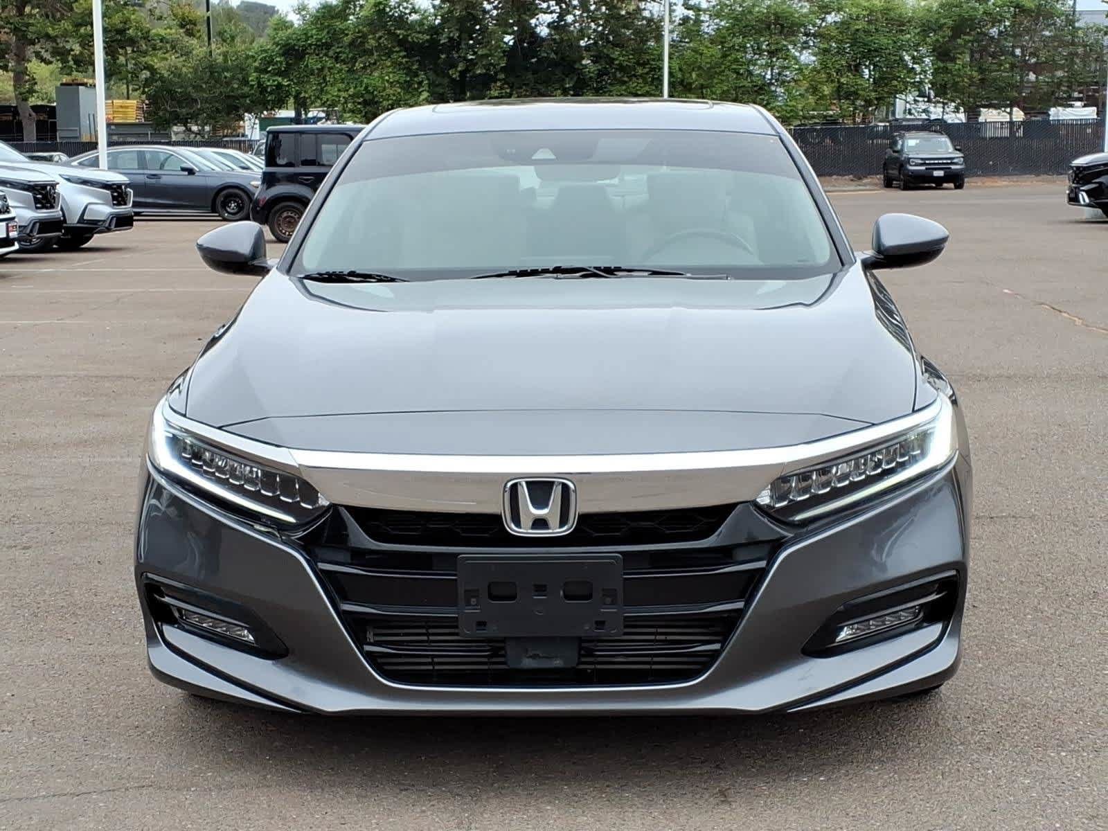 Used 2018 Honda Accord Touring image 2