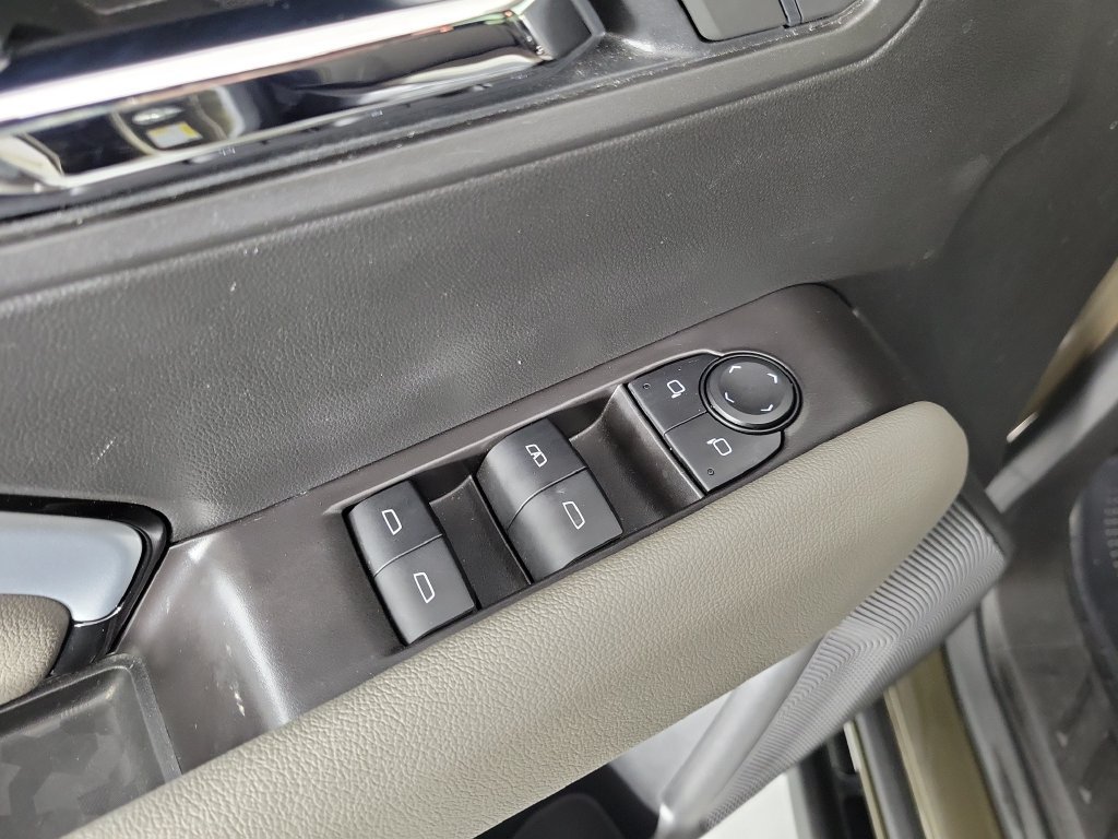 Used 2025 Chevrolet Colorado ZR2 w/ Technology Package AWD/4WD image 19