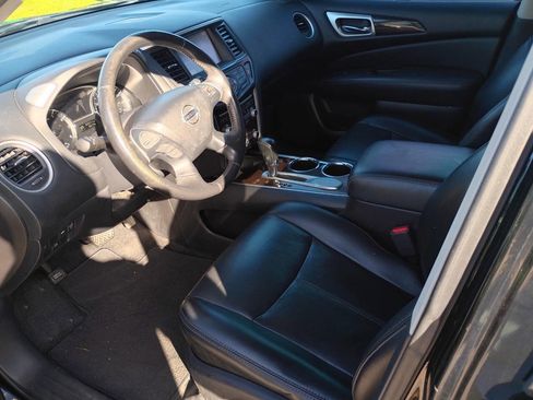 Used 2014 Nissan Pathfinder SL w/ SL Tech Package image 3