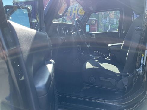 Used 2018 Jeep Wrangler Unlimited Sport S AWD/4WD image 14