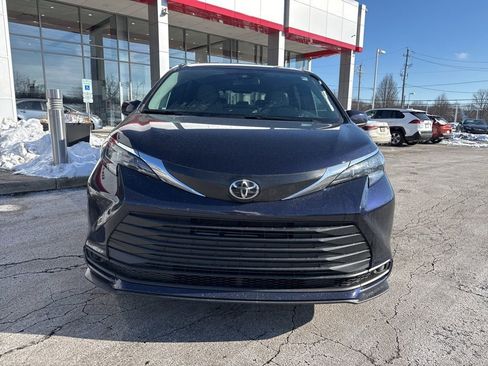 New 2026 Toyota Sienna LE image 8