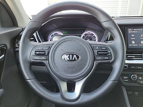 Used 2020 Kia Niro LXS FWD image 18