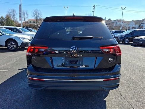 Certified 2024 Volkswagen Tiguan SE w/ Panoramic Sunroof Package AWD/4WD image 7