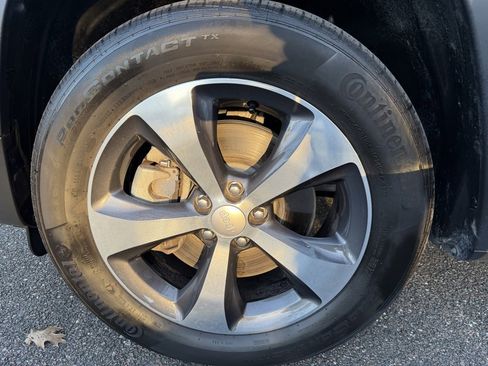 Used 2019 Jeep Cherokee Limited w/ Luxury Group image 30