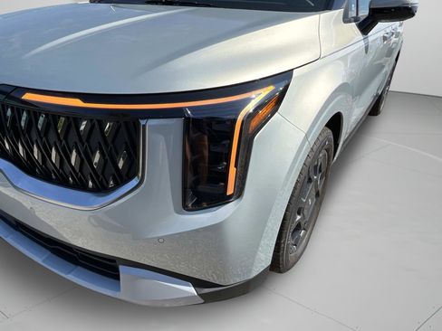 New 2026 Kia Carnival EX FWD image 9