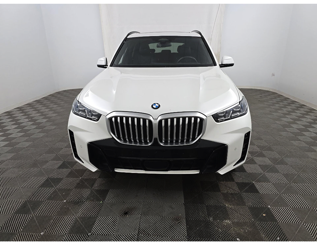 Used 2026 BMW X5 xDrive40i w/ M Sport Package AWD/4WD image 2
