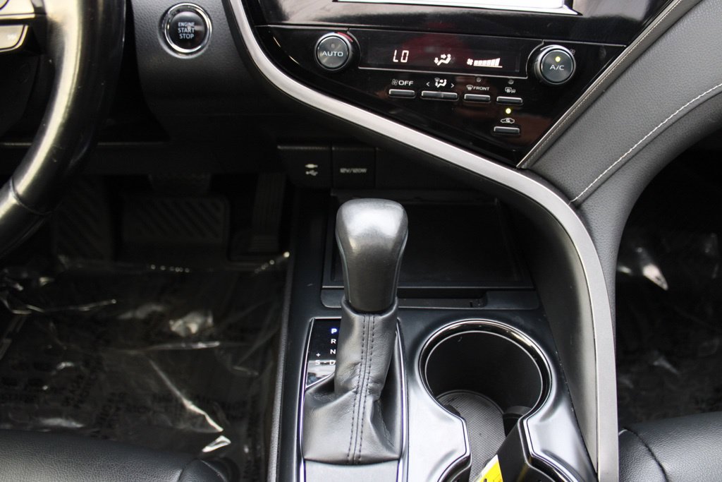 Used 2019 Toyota Camry SE w/ Convenience Package FWD image 18