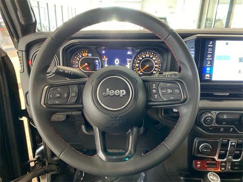 Used 2024 Jeep Wrangler Unlimited Rubicon image 17