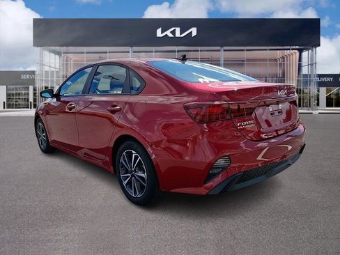 Used 2023 Kia Forte LXS w/ LXS Technology Package FWD image 4