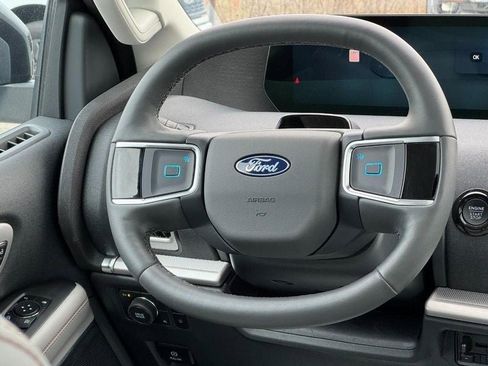 Used 2025 Ford Expedition Active image 13