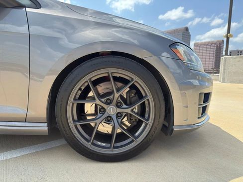 Used 2015 Volkswagen Golf R 4-Door image 38