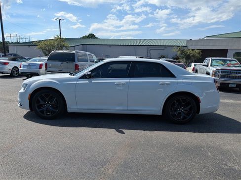 Used 2023 Chrysler 300 Touring w/ Sport Appearance Package image 7