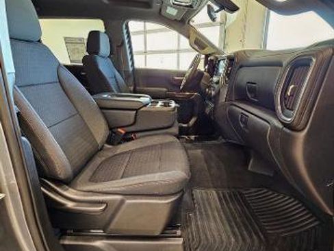 Used 2022 Chevrolet Silverado 1500 LT AWD/4WD image 29