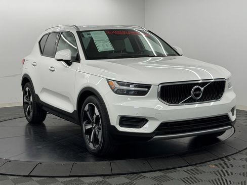 Used 2020 Volvo XC40 T5 Momentum w/ Protection Package Premier AWD/4WD image 8