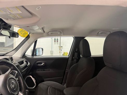 Used 2020 Jeep Renegade Latitude w/ Cold Weather Group AWD/4WD image 23