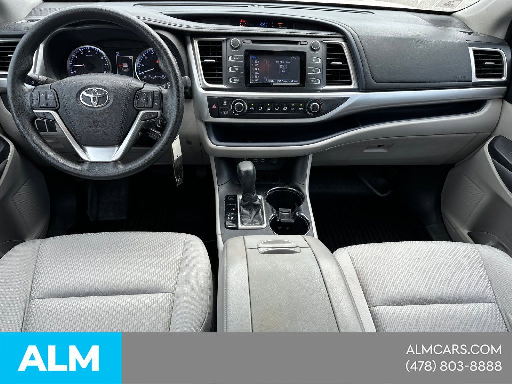 Used 2018 Toyota Highlander LE FWD image 25