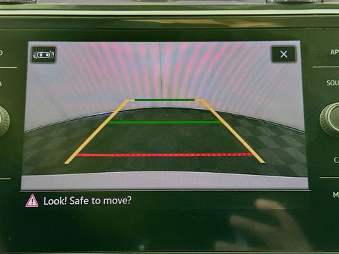 Used 2021 Volkswagen Tiguan SE w/ Panoramic Sunroof Package image 21