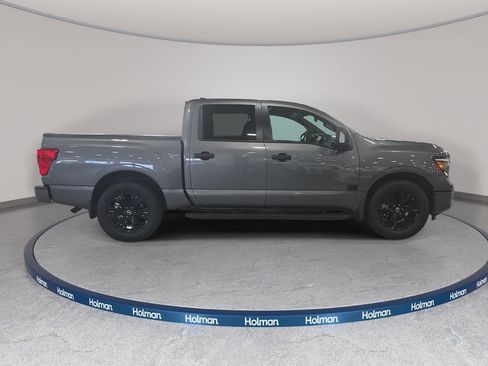 Used 2024 Nissan Titan SV w/ SV Convenience Package RWD image 5