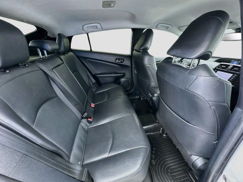Used 2021 Toyota Prius XLE FWD image 18