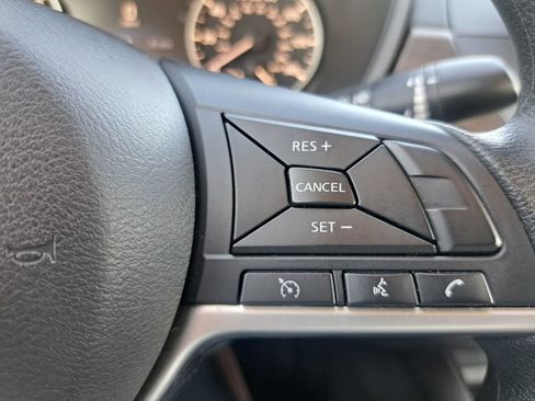 Used 2024 Nissan Altima 2.5 SV image 12