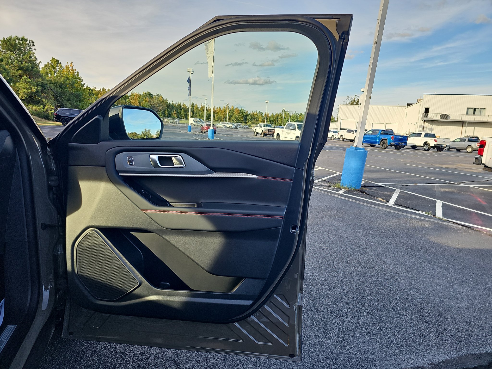 New 2027 Ford Explorer ST-Line w/ Premium Package RWD image 21