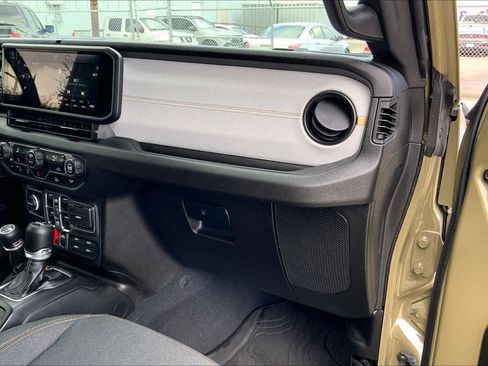 Used 2025 Jeep Wrangler Willys image 20