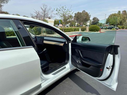 Used 2020 Tesla Model 3 Standard Range Plus image 32