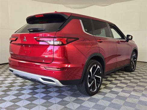 Used 2022 Mitsubishi Outlander SE image 12