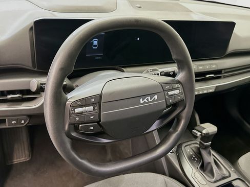Used 2025 Kia K4 FWD image 18