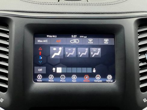 Used 2019 Jeep Cherokee Latitude Plus FWD image 26