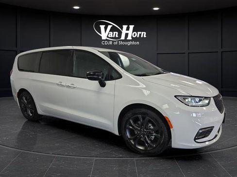 New 2026 Chrysler Pacifica Select image 1