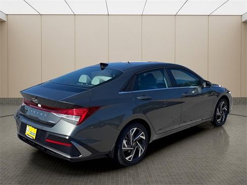 New 2025 Hyundai Elantra Limited image 3